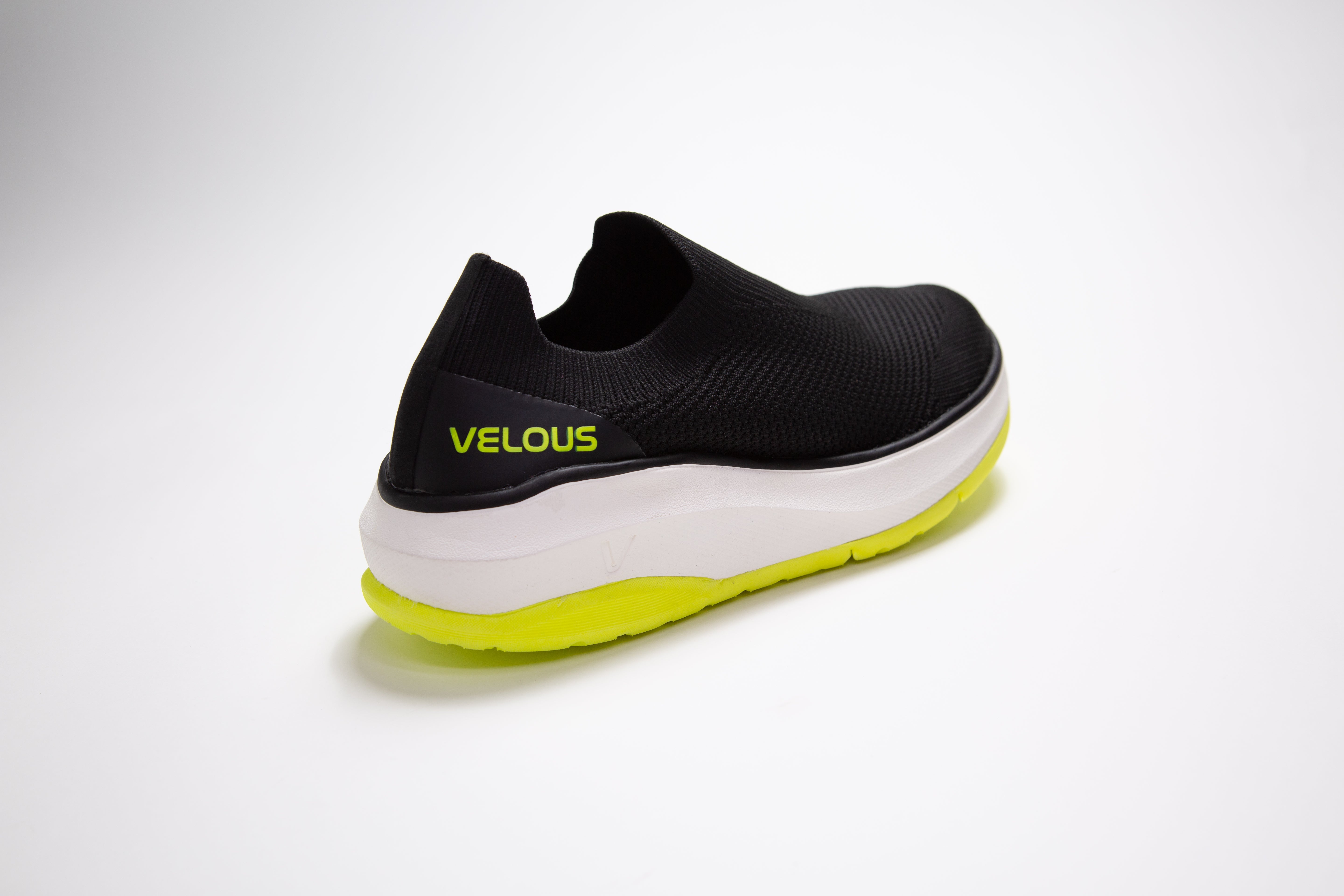 VELOUS Vernonia Easy-On Sneaker