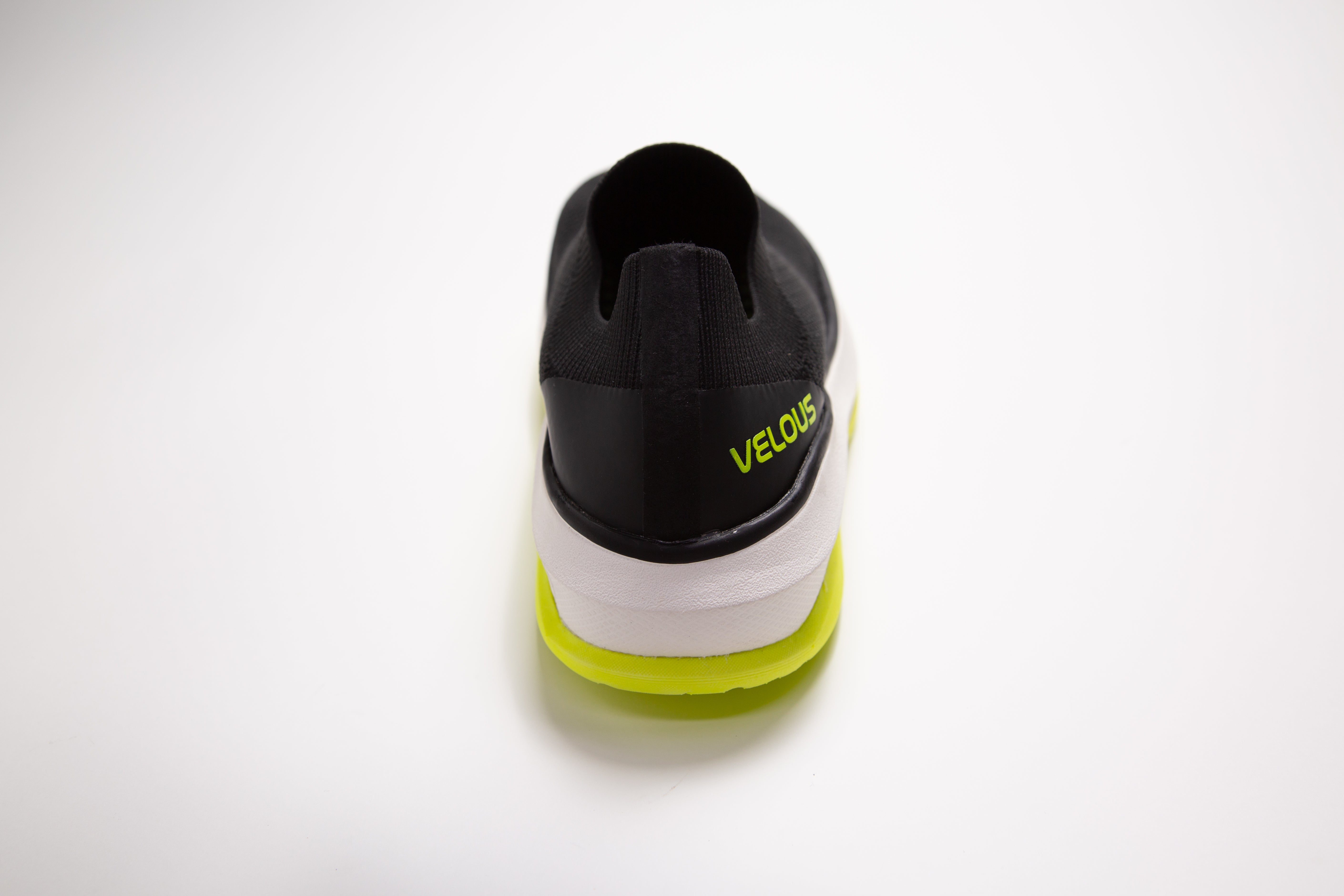 VELOUS Vernonia Easy-On Sneaker