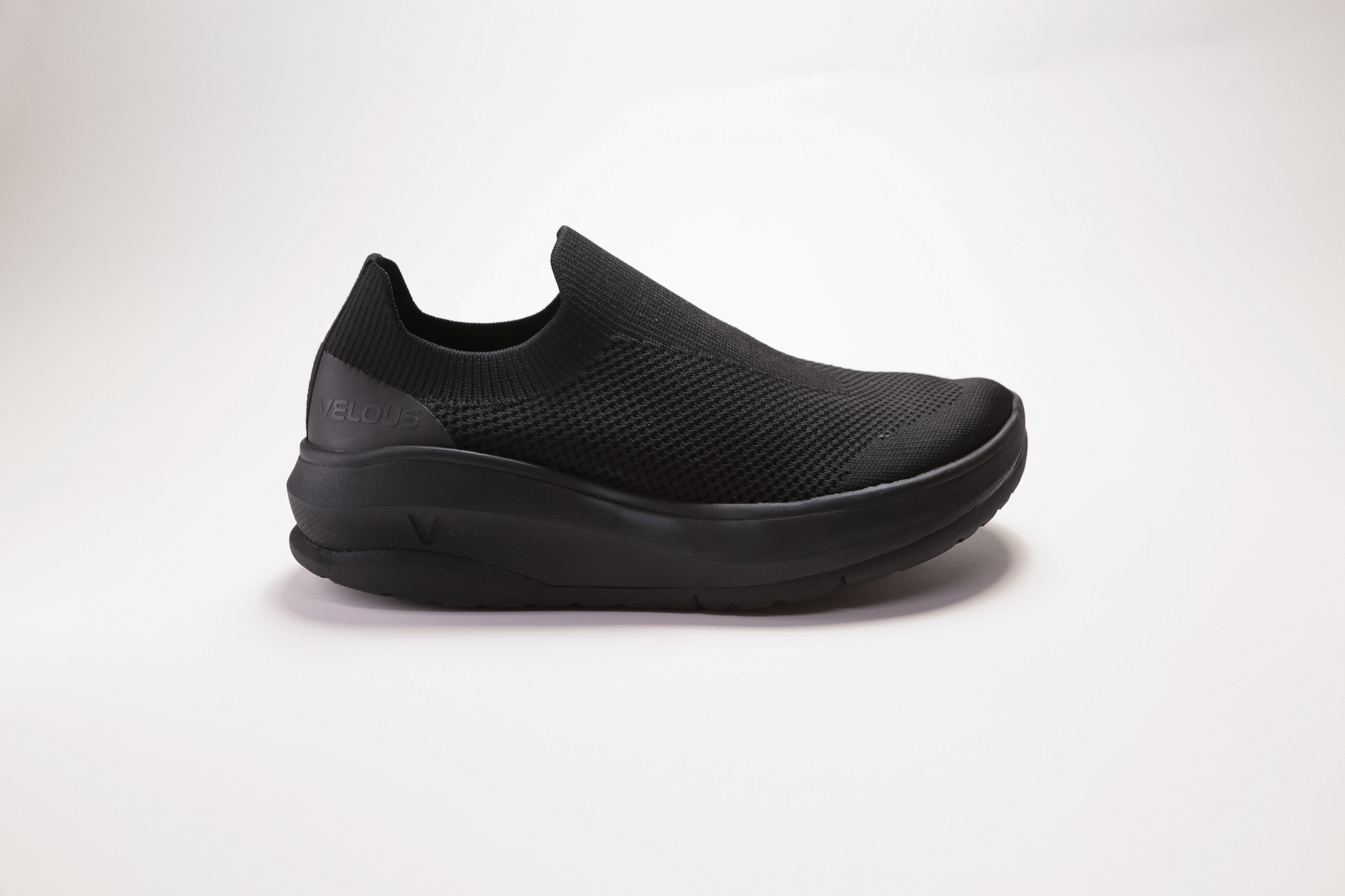 VELOUS Vernonia Easy-On Sneaker