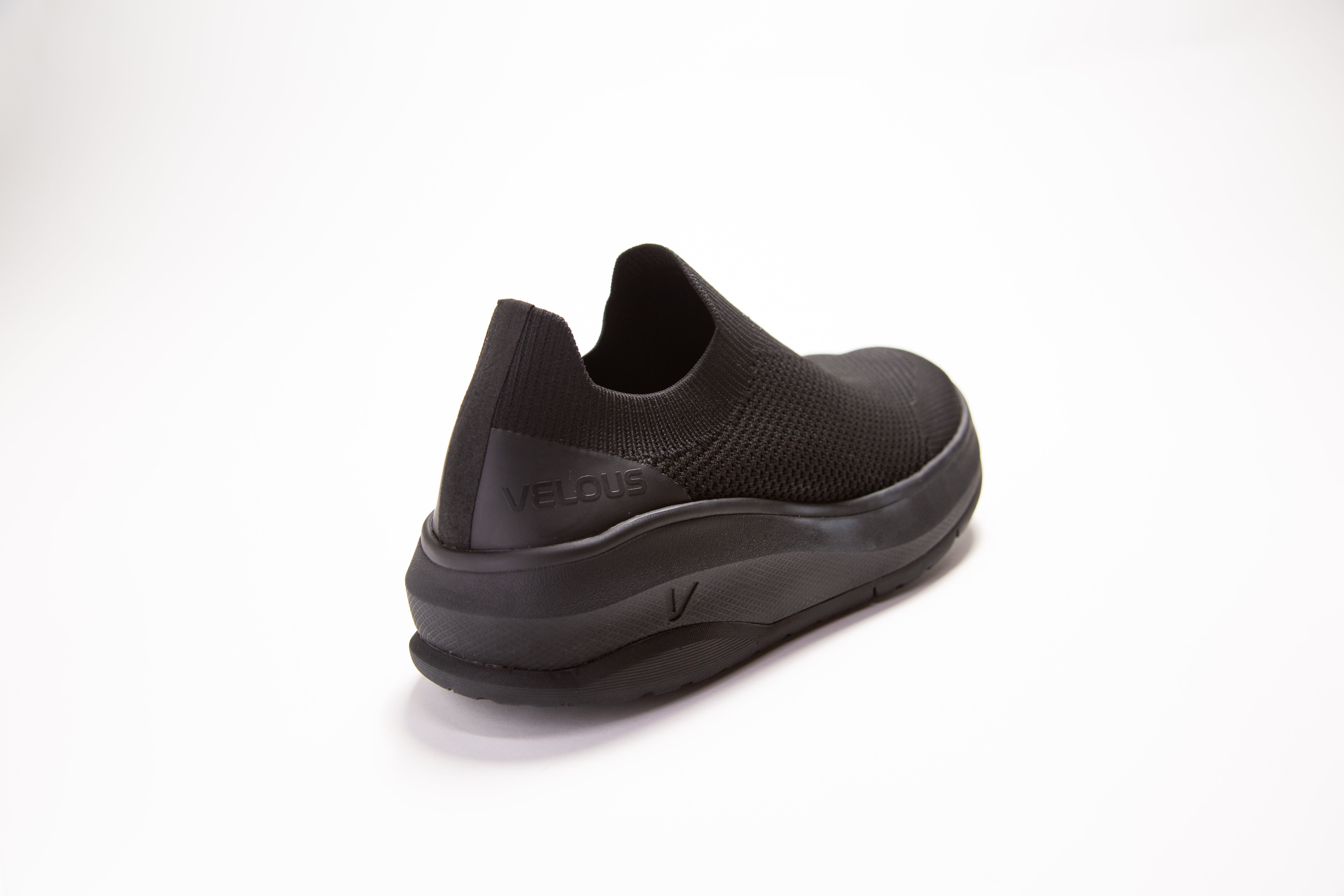 VELOUS Vernonia Easy-On Sneaker