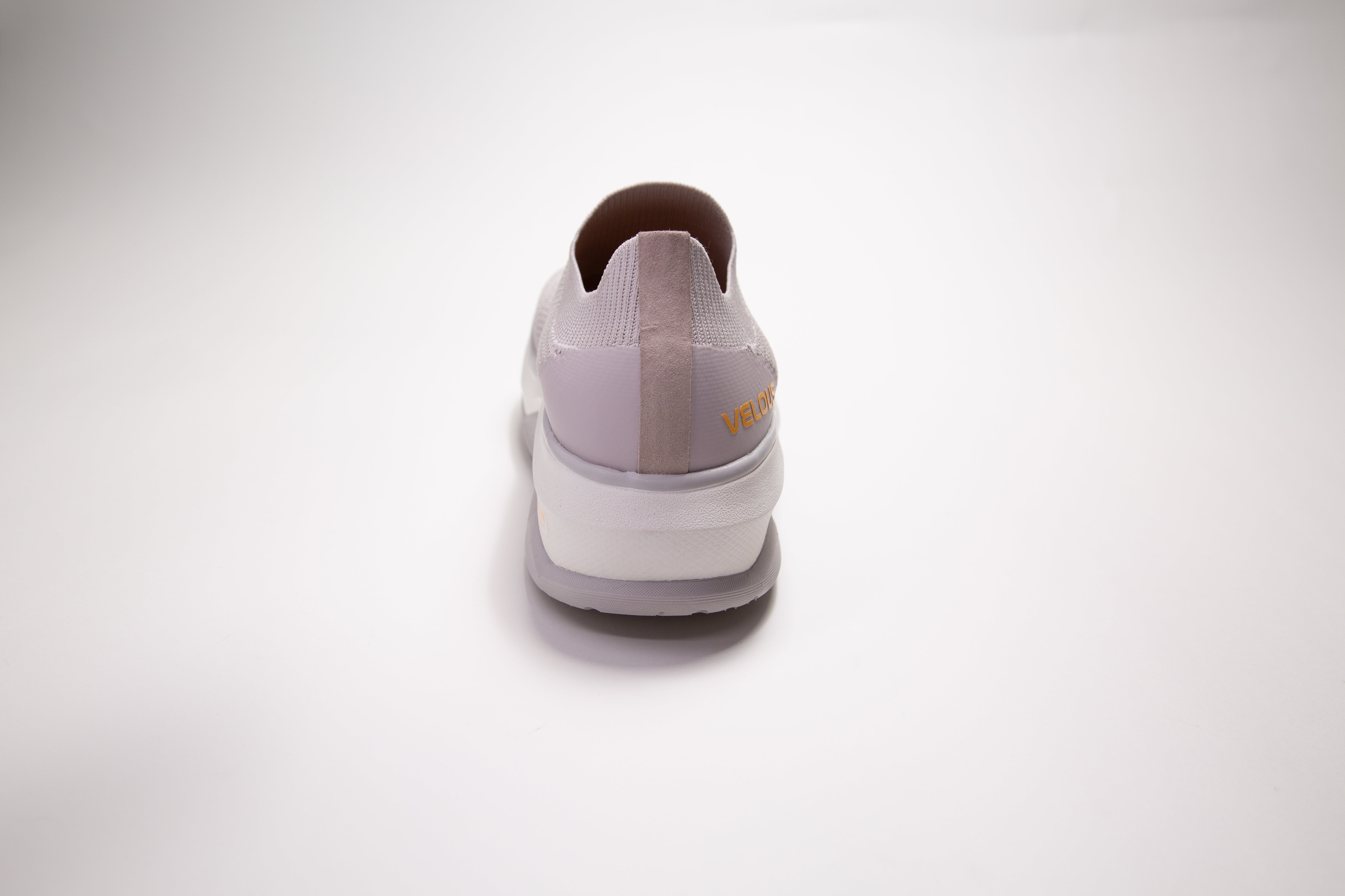 VELOUS Vernonia Easy-On Sneaker